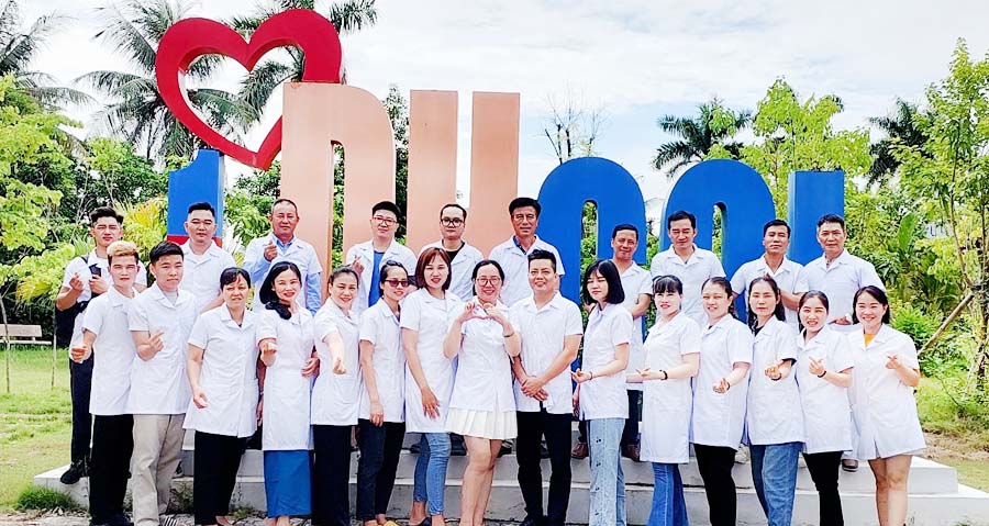 Học viên khóa xoa bóp bấm huyệt chụp anh lưu niệm
