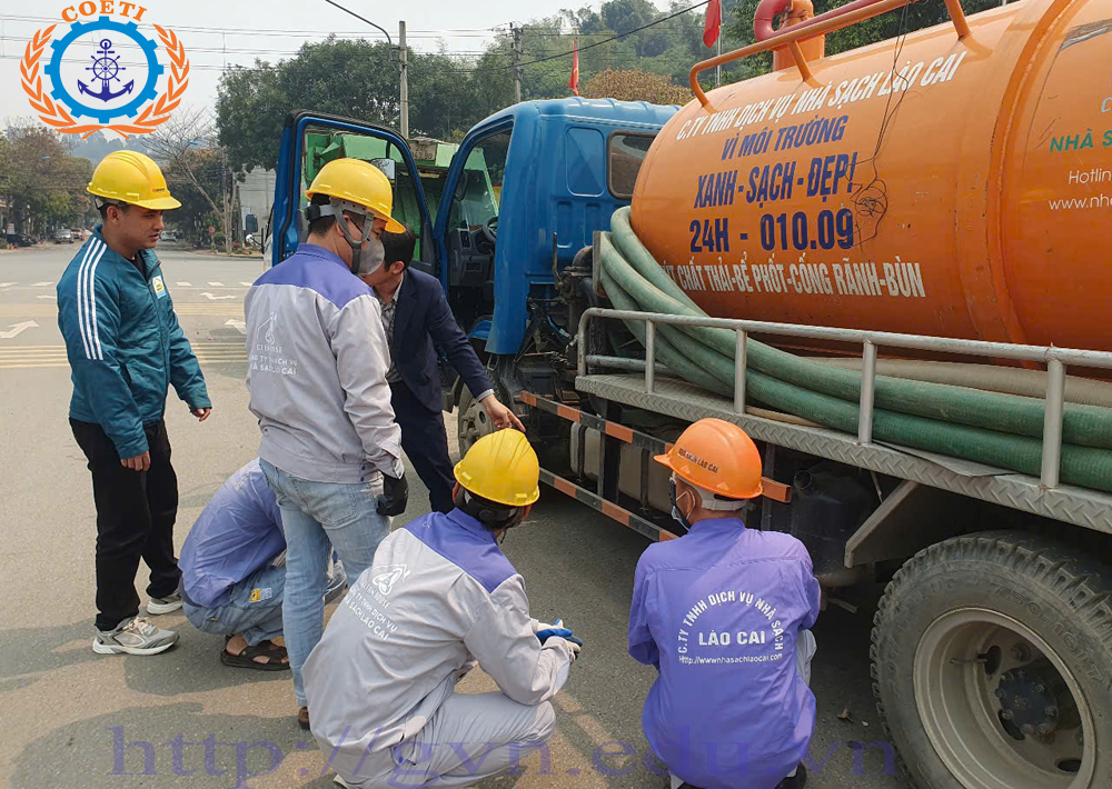 Hướng dẫn học viên cách vận hành xe hút chất thải chuyên dụng