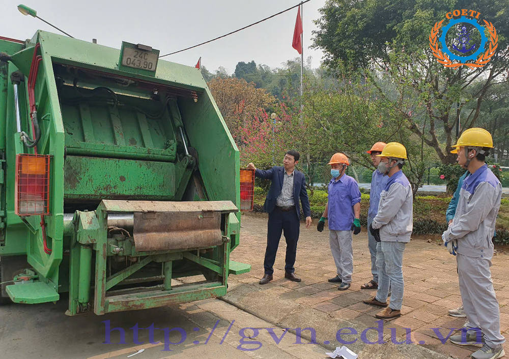 hướng dẫn học viên vận hành xe chơ rác